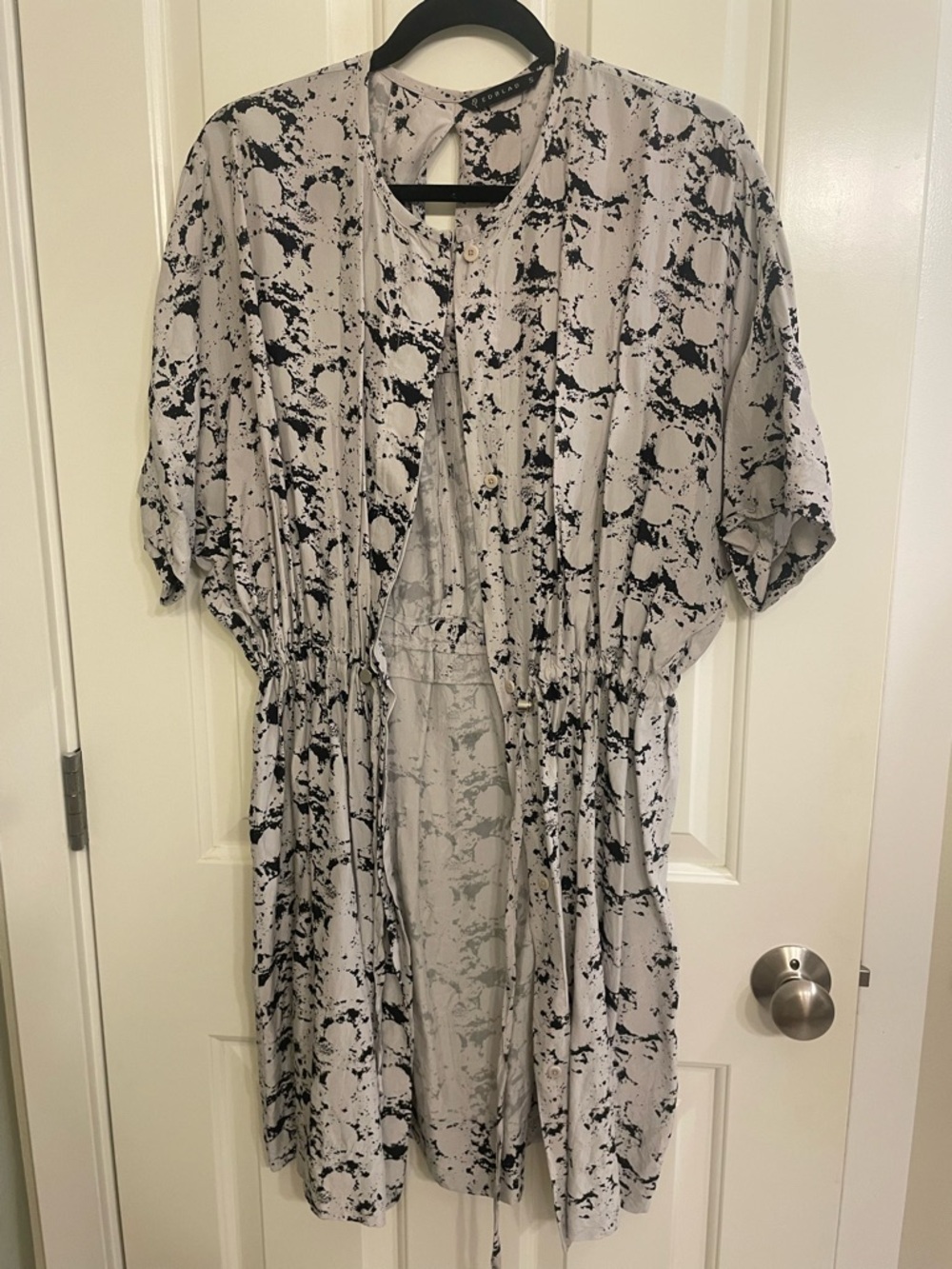 Printed Drawstring Midi Dress in Light Gray and Black